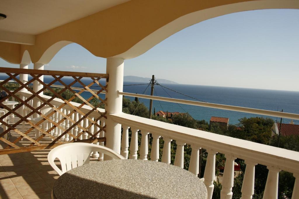 Marinos Studios At Lourdata Village Rum bild