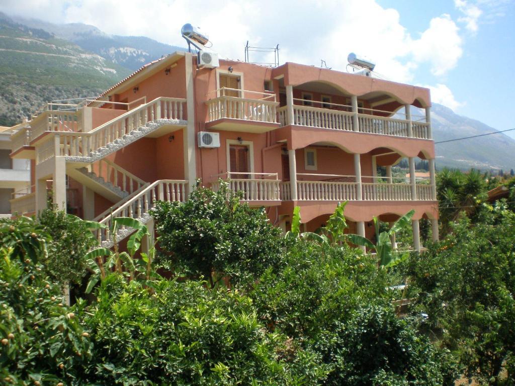 Marinos Studios At Lourdata Village Exteriör bild