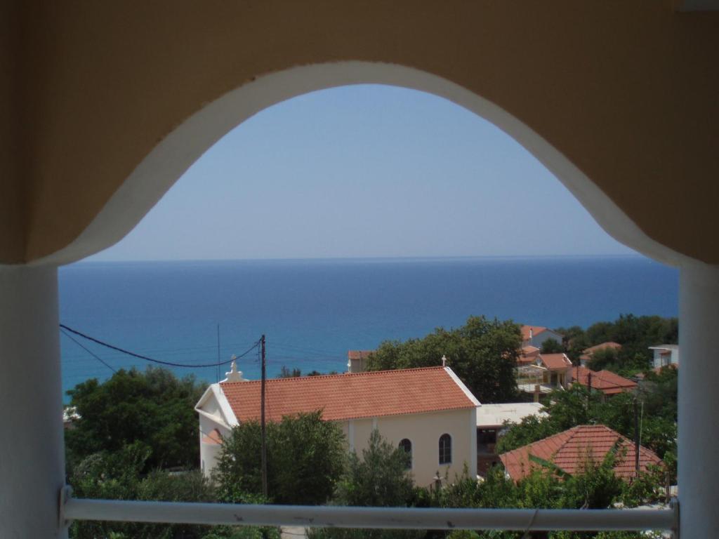 Marinos Studios At Lourdata Village Exteriör bild